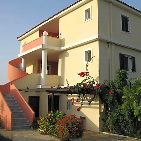 Remetzo Village מלון